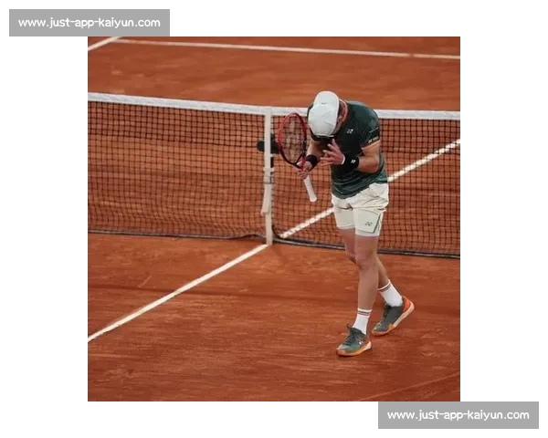 贝尔赫斯直落两盘横扫奥佩尔卡，强势晋级巡回赛决赛