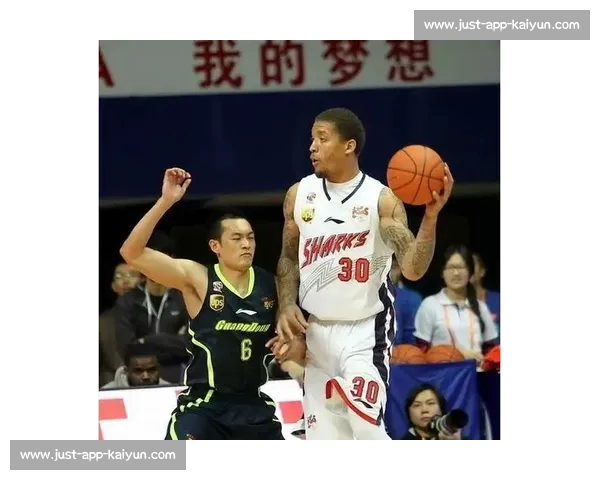 比斯利盛赞埃文斯篮板超魔兽：单场 20 板如探囊取物